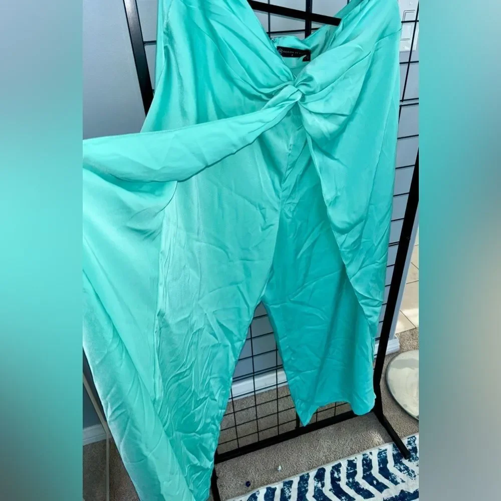 Fashion to Figure plus size seafoam green overlay wide leg pants NWT - Picture 4 of 6